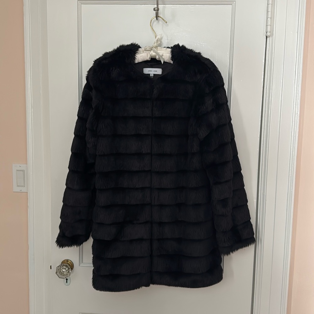 NWOT Black faux-fur John+Jenn coat Size M